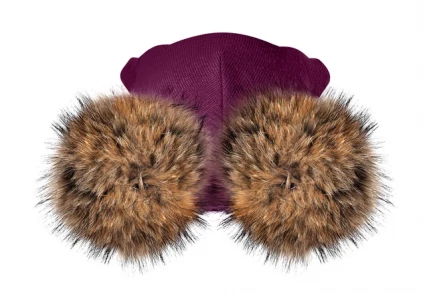 Зимняя шапочка-шлем Corona.hm "Карамелька" бордо с 2 натуральными помпонами енот