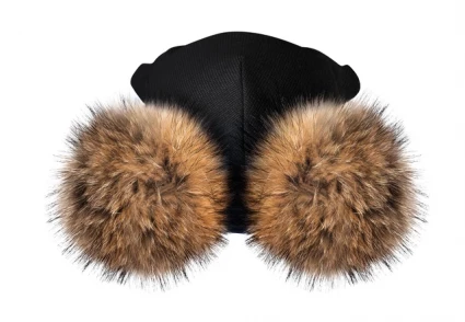 Зимова шапочка-шолом Corona.hm "Карамелька" чорний з 2 натуральними помпонами єнот