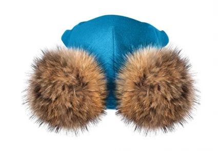 Зимова шапочка-шолом Corona.hm "Карамелька" бірюза  з 2 натуральними помпонами єнот